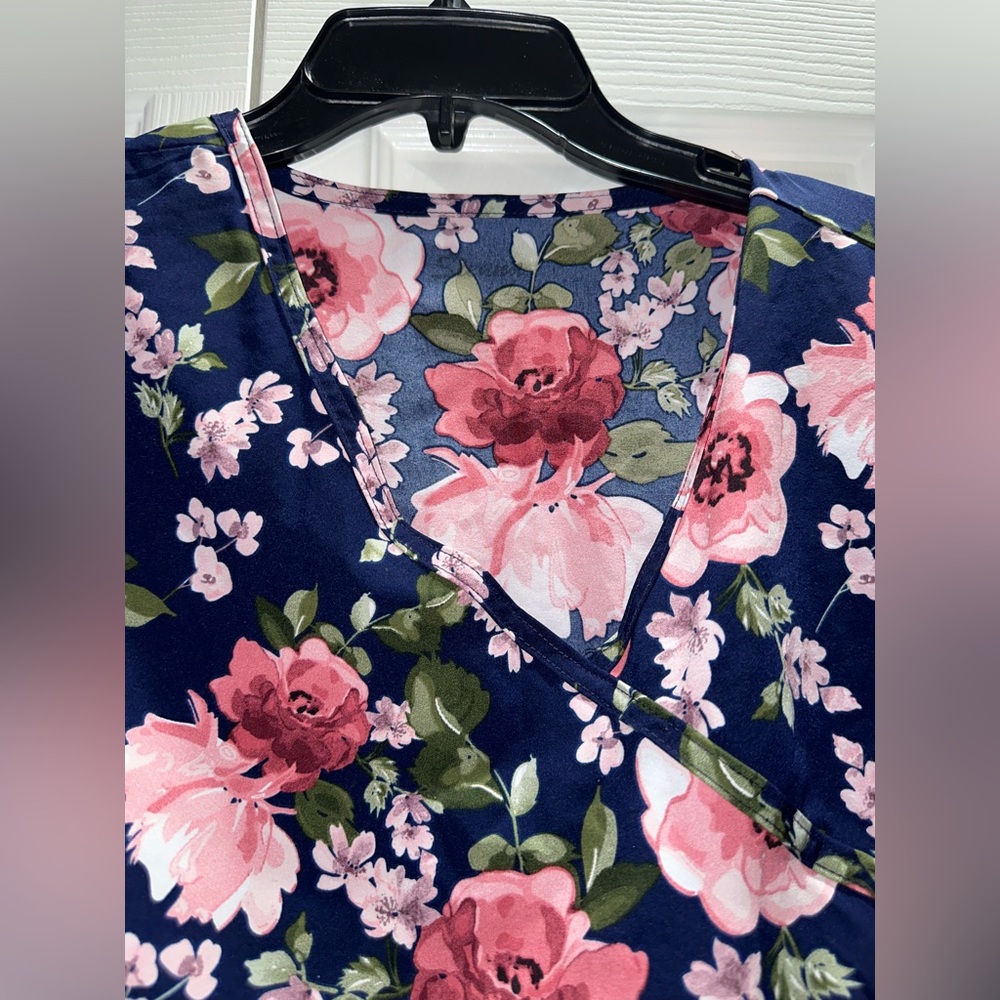 Flower blue, pink 🌸👚scrub